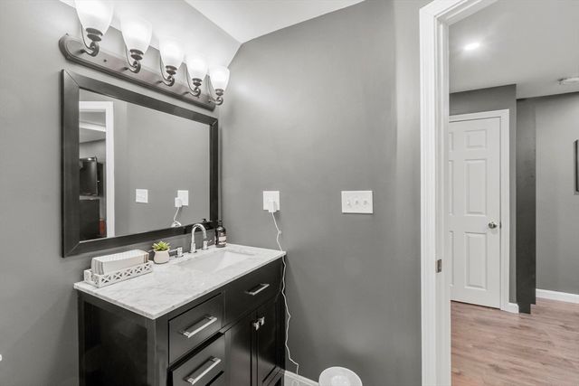 2 Boardwalk Dr 2, Andover, MA 01810