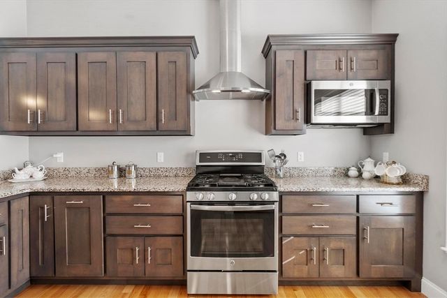 2 Boardwalk Dr 2, Andover, MA 01810