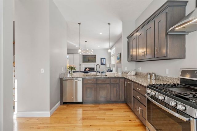 2 Boardwalk Dr 2, Andover, MA 01810