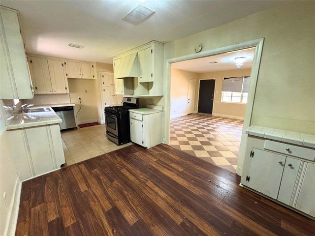 7022 Merriwood Lane, Houston, TX 77076