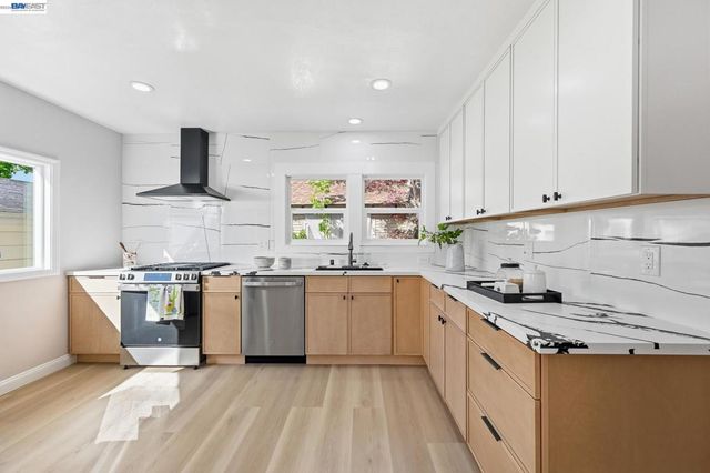 3277 Sterling Ave, Alameda, CA 94501