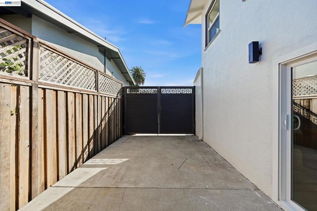 3277 Sterling Ave, Alameda, CA 94501