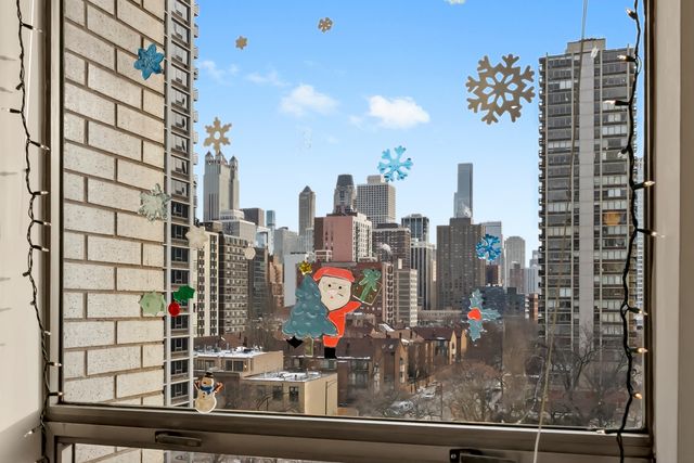 1455 N Sandburg Terrace 801, Chicago, IL 60610