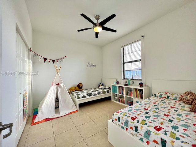 649 NE 191st St, Miami, FL 33179