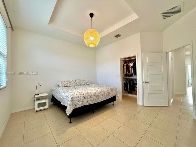 649 NE 191st St, Miami, FL 33179