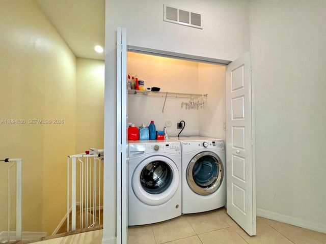 649 NE 191st St, Miami, FL 33179