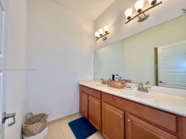 649 NE 191st St, Miami, FL 33179