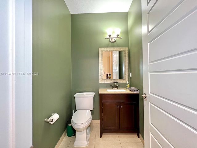 649 NE 191st St, Miami, FL 33179