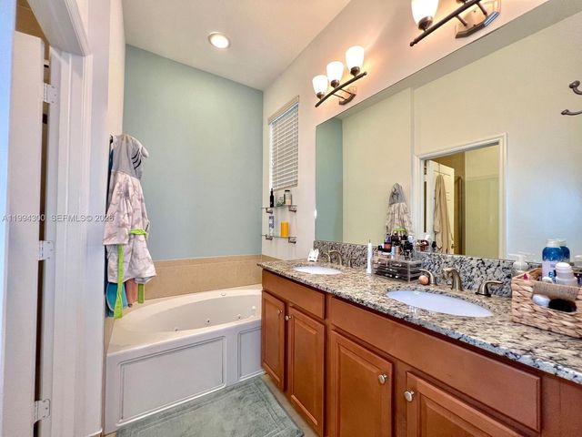 649 NE 191st St, Miami, FL 33179