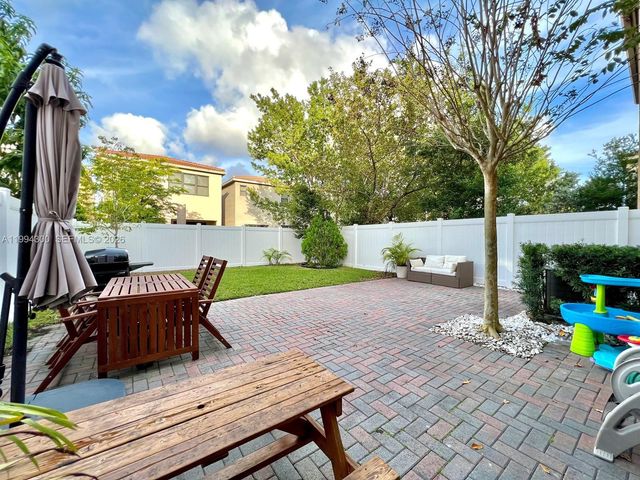 649 NE 191st St, Miami, FL 33179