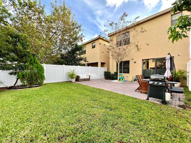 649 NE 191st St, Miami, FL 33179