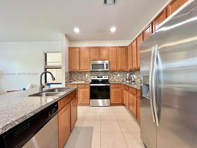 649 NE 191st St, Miami, FL 33179