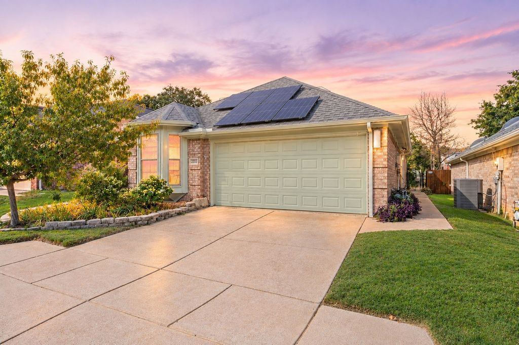 2233 Wembley Wood Lane, Bedford, TX 76022 — exterior