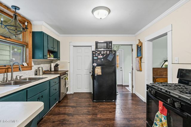 215 6th Avenue, Watervliet, NY 12189