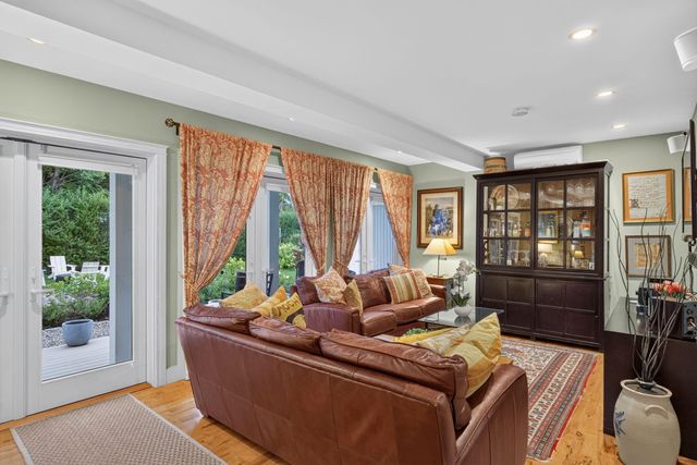10 Snows Lane Unit 1B, Provincetown, MA 02657
