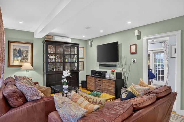 10 Snows Lane Unit 1B, Provincetown, MA 02657
