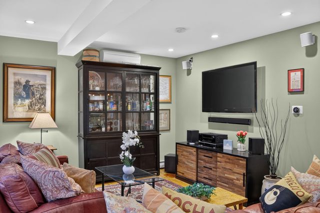 10 Snows Lane Unit 1B, Provincetown, MA 02657