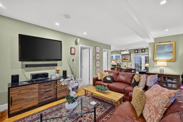 10 Snows Lane Unit 1B, Provincetown, MA 02657