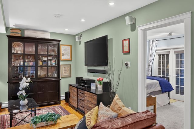 10 Snows Lane Unit 1B, Provincetown, MA 02657