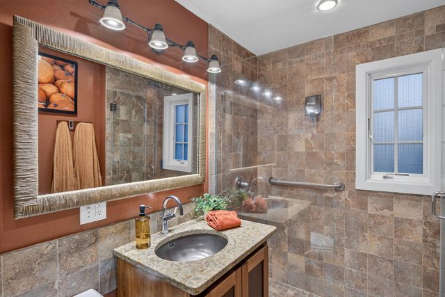 10 Snows Lane Unit 1B, Provincetown, MA 02657