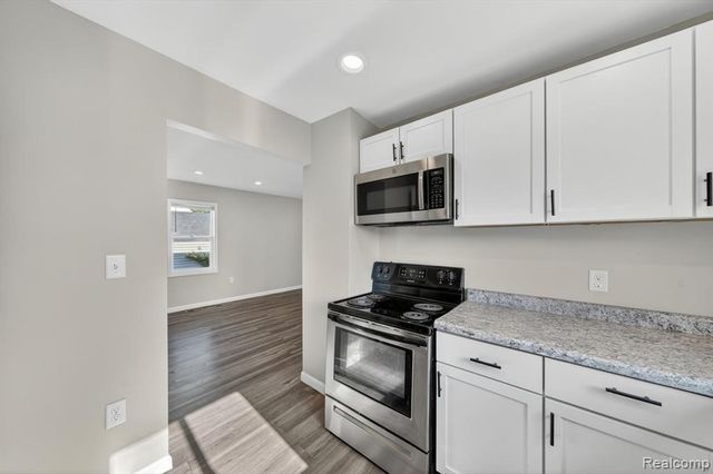 453 Manatee Avenue, Hazel Park, MI 48030
