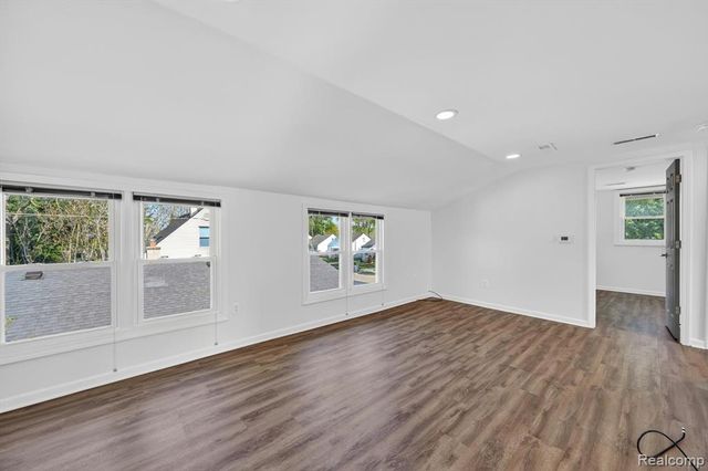 453 Manatee Avenue, Hazel Park, MI 48030