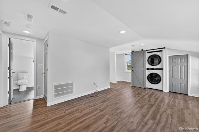 453 Manatee Avenue, Hazel Park, MI 48030
