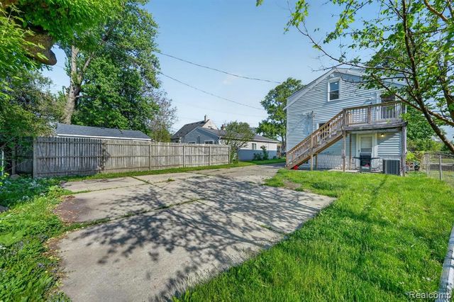 453 Manatee Avenue, Hazel Park, MI 48030