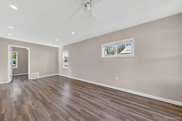 453 Manatee Avenue, Hazel Park, MI 48030