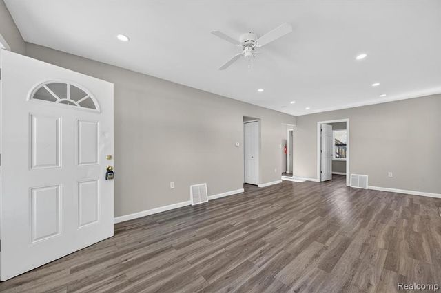 453 Manatee Avenue, Hazel Park, MI 48030