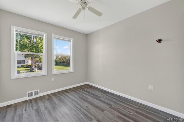 453 Manatee Avenue, Hazel Park, MI 48030