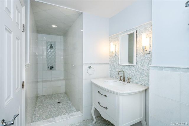 14 Dimsdale Drive, Scarsdale, NY 10583