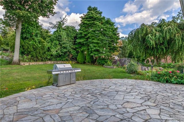 14 Dimsdale Drive, Scarsdale, NY 10583