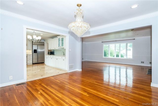 14 Dimsdale Drive, Scarsdale, NY 10583