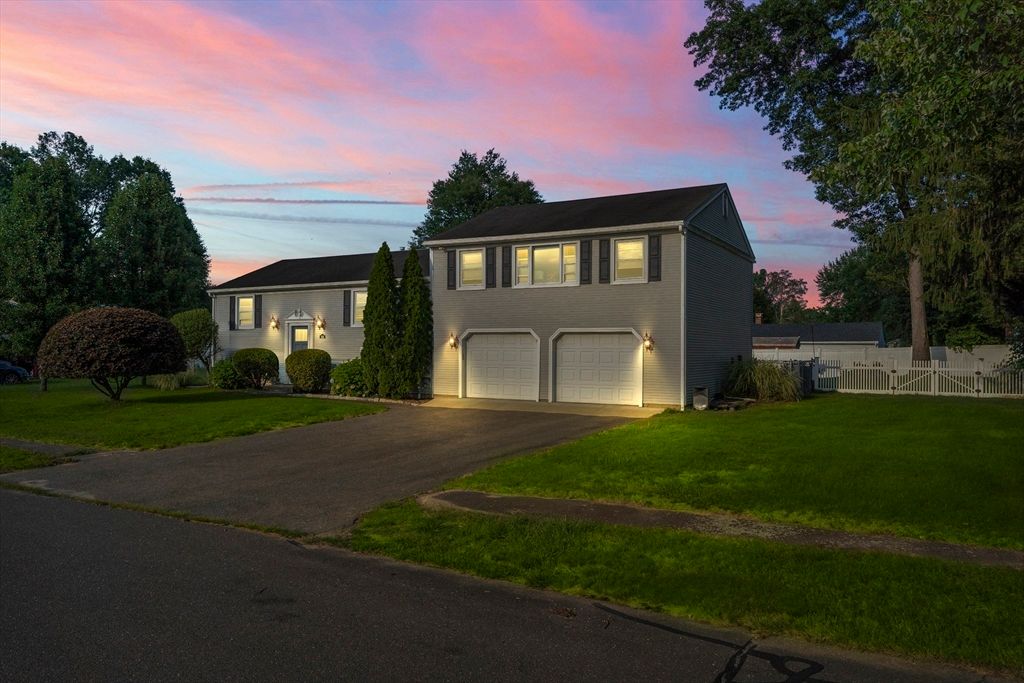 144 Mallard Circle, Agawam, MA 01001