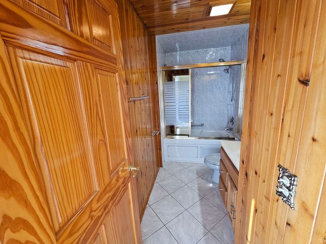 10 Mayflower Road, Vernon Hills, IL 60061