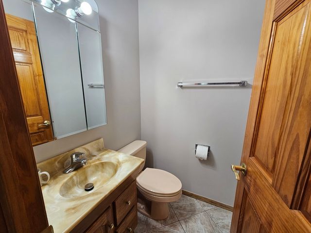 10 Mayflower Road, Vernon Hills, IL 60061