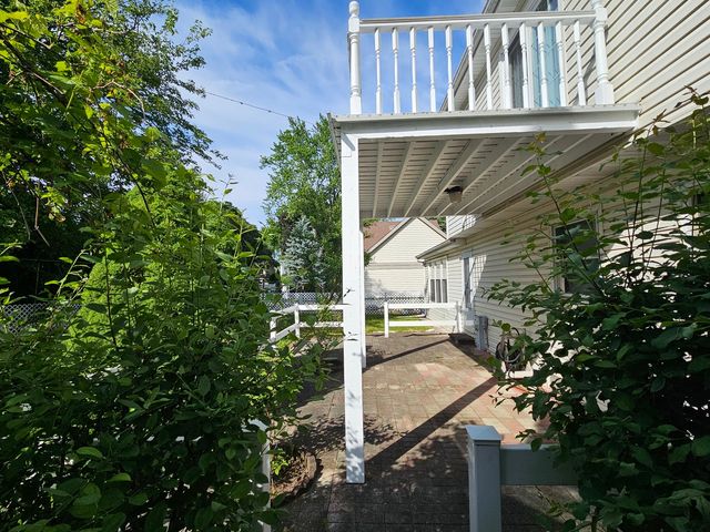 10 Mayflower Road, Vernon Hills, IL 60061