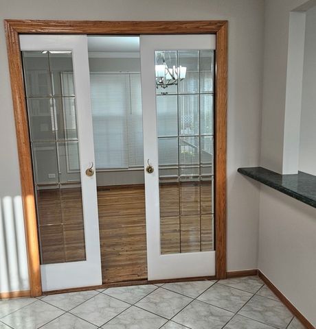10 Mayflower Road, Vernon Hills, IL 60061