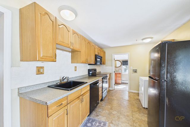 7 Bayview Ave, Fairhaven, MA 02719