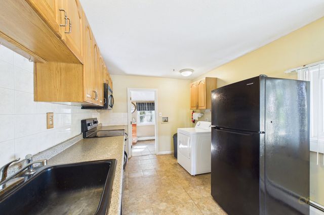 7 Bayview Ave, Fairhaven, MA 02719