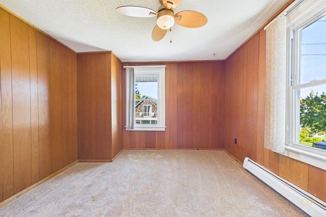 7 Bayview Ave, Fairhaven, MA 02719