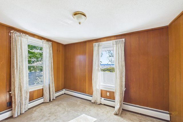 7 Bayview Ave, Fairhaven, MA 02719