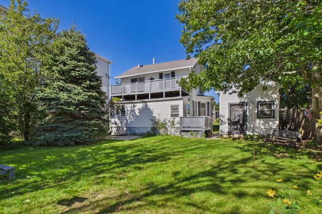 7 Bayview Ave, Fairhaven, MA 02719
