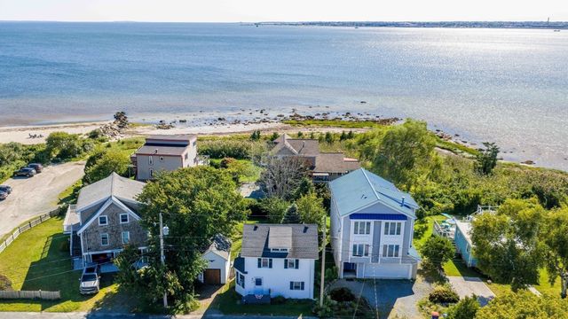 7 Bayview Ave, Fairhaven, MA 02719
