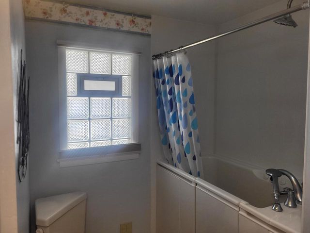 6017 S Delaware AVENUE, Cudahy, WI 53110
