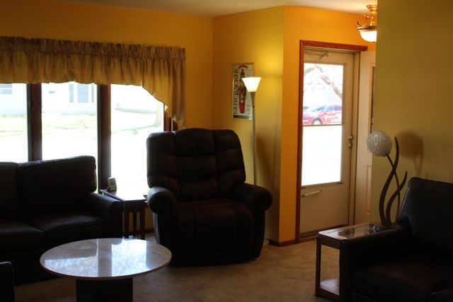 6017 S Delaware AVENUE, Cudahy, WI 53110