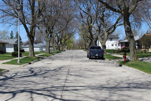 6017 S Delaware AVENUE, Cudahy, WI 53110