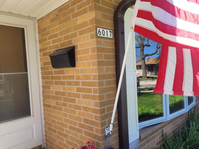 6017 S Delaware AVENUE, Cudahy, WI 53110