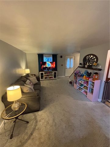 546 Millers Ln, Plum Boro, PA 15239